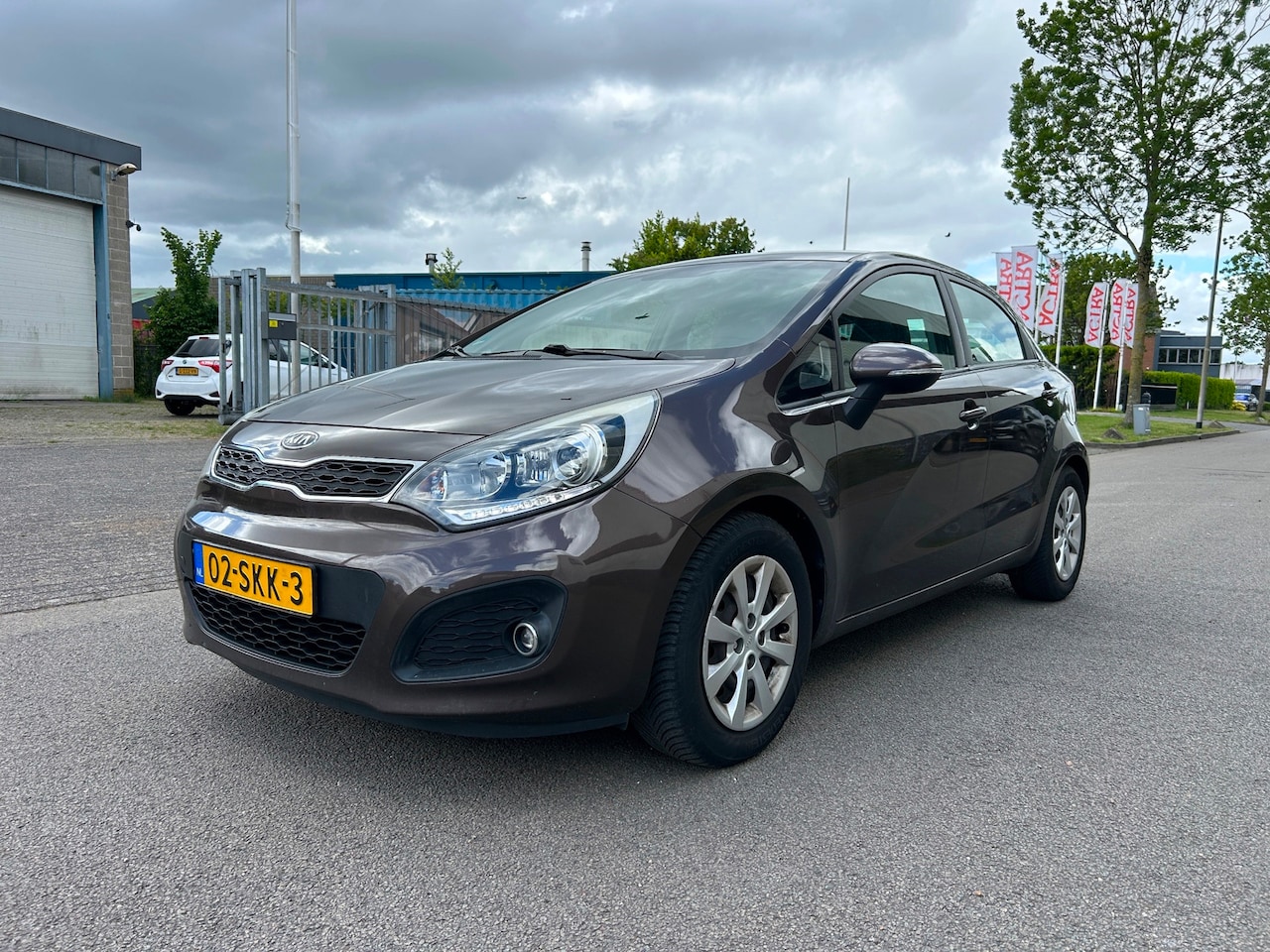 Kia Rio - 1.2 CVVT Super Pack Verbruikt olie - AutoWereld.nl
