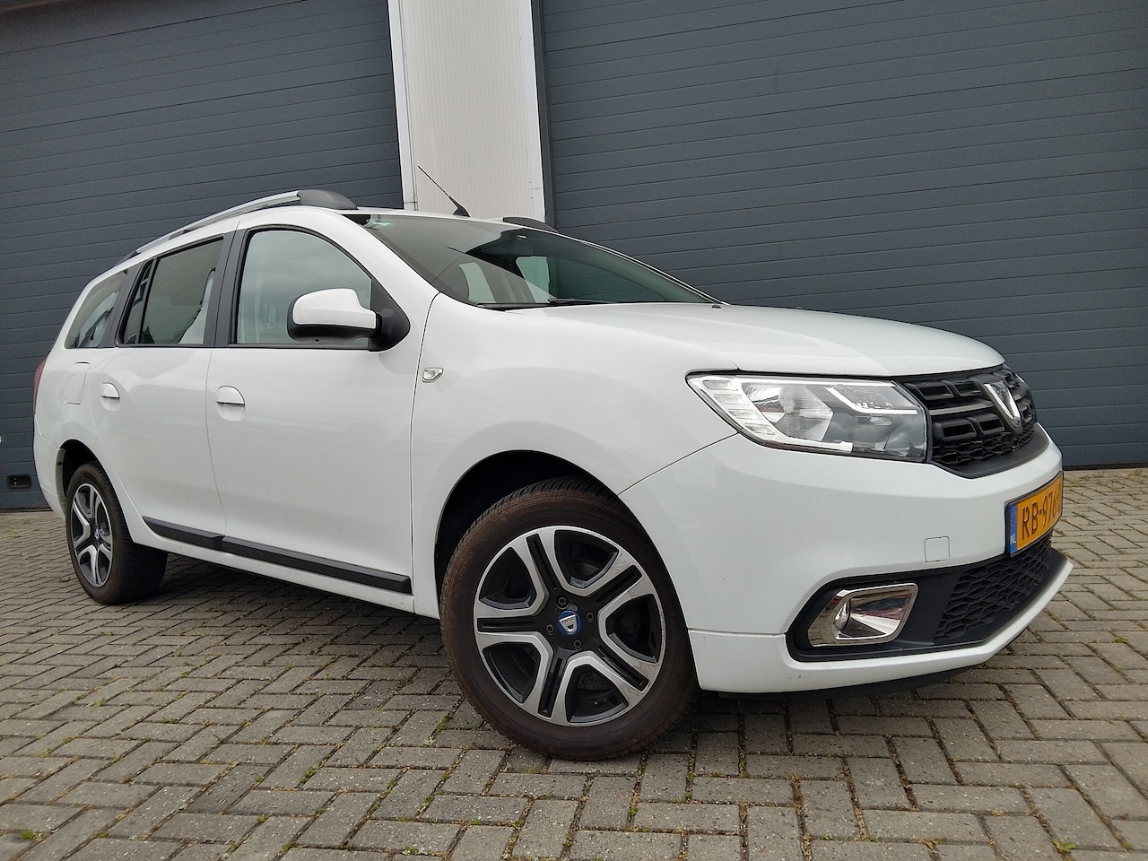 Dacia Logan MCV - 0.9 TCe Laureate Navi, Camera, PDC, 1e eig & 100% dealer onderhouden - AutoWereld.nl