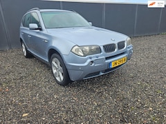 BMW X3 - 3.0i Executive AUTOMAAT/TREKHAAK/LEDER/CARPLAY
