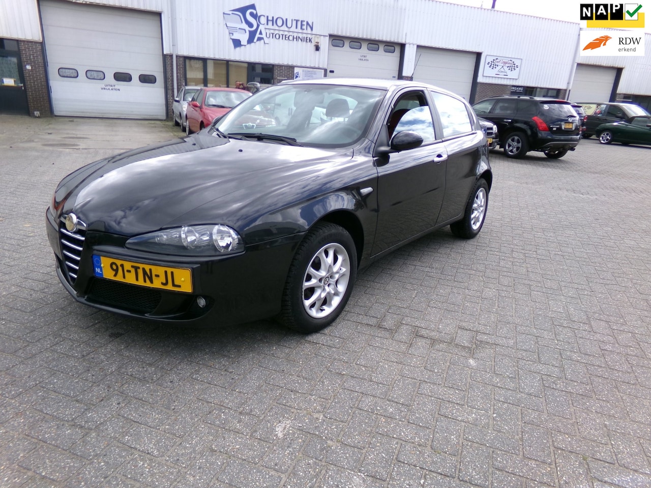 Alfa Romeo 147 - 2.0 T.Spark Distinctive 2.0 T.Spark Distinctive - AutoWereld.nl