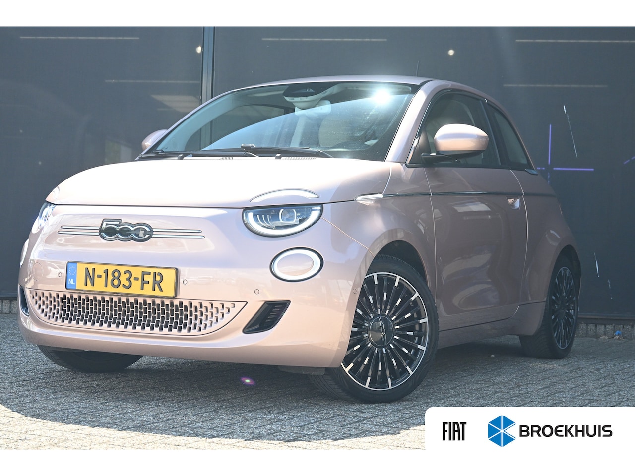 Fiat 500 - 3+1 La Prima 42 kWh | Achteruitrijcamera | Navigatie | Stoelverwarming | Leder | Apple Car - AutoWereld.nl