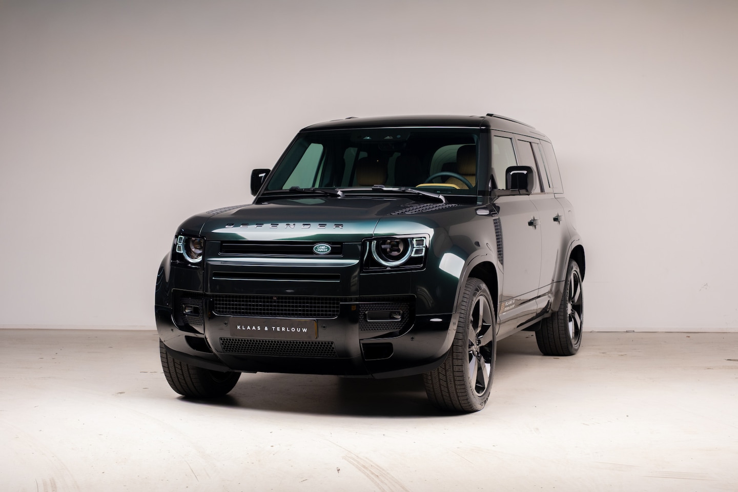 Land Rover Defender 110 - P300e 110 X-Dynamic HSE | HNP € 126060,- | Caraway | Elec Trekhaak | 22'' | Black Pack - AutoWereld.nl