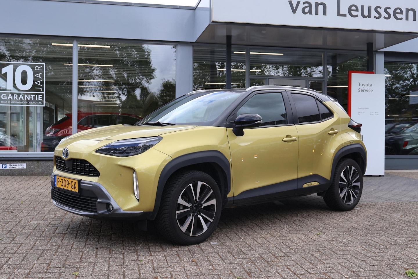 Toyota Yaris Cross - 1.5 HYBRID LAUNCH EDITION NL-AUTO 1E EIEGENAAR LEDEREN BEKLEDING ELEKTRISCHE ACHTER KLEP - AutoWereld.nl