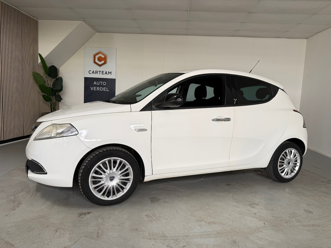 Lancia Y(psilon) - Ypsilon 0.9 TwinAir Silver Airco, LMV - AutoWereld.nl