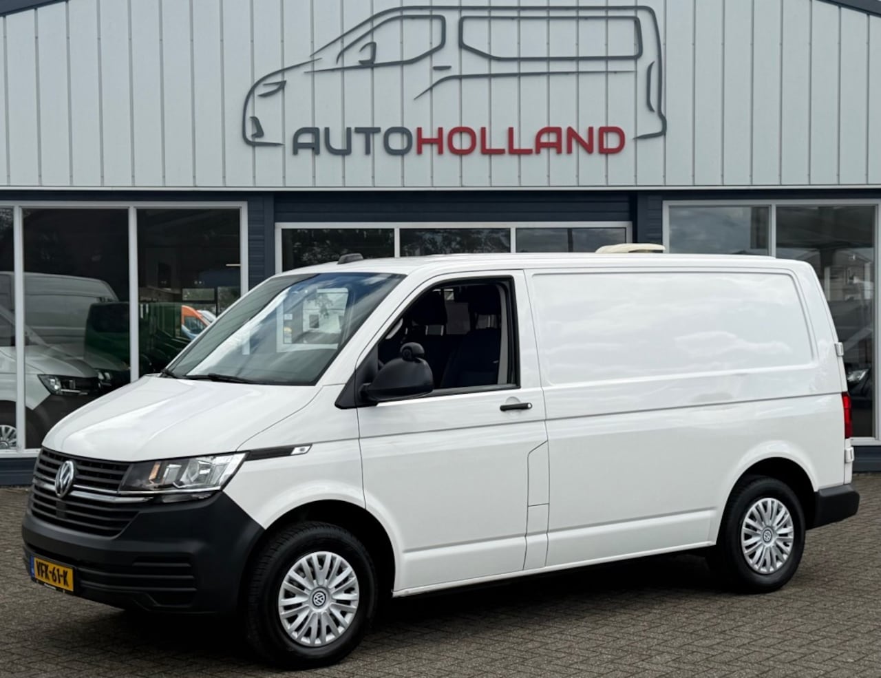 Volkswagen Transporter - 2.0 TDI 66KW 90PK EURO 6 AIRCO/ CRUISE CONTROL/ NAVIGATIE/ 100% DEALERONDERHOUDEN - AutoWereld.nl