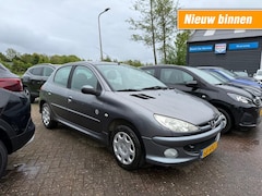 Peugeot 206 - 1.4 GENERATION 5-DRS AIRCO/RADIO/CRUISE/GOED ONDERHOUDEN