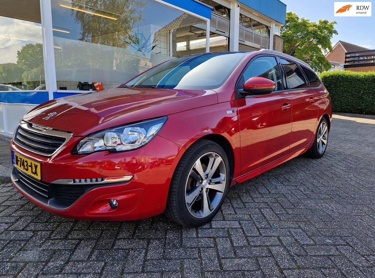 Peugeot 308 SW - 1.2 PT Blue Lease Style | Navi | Cruise Control | PDC | Lage KM - AutoWereld.nl