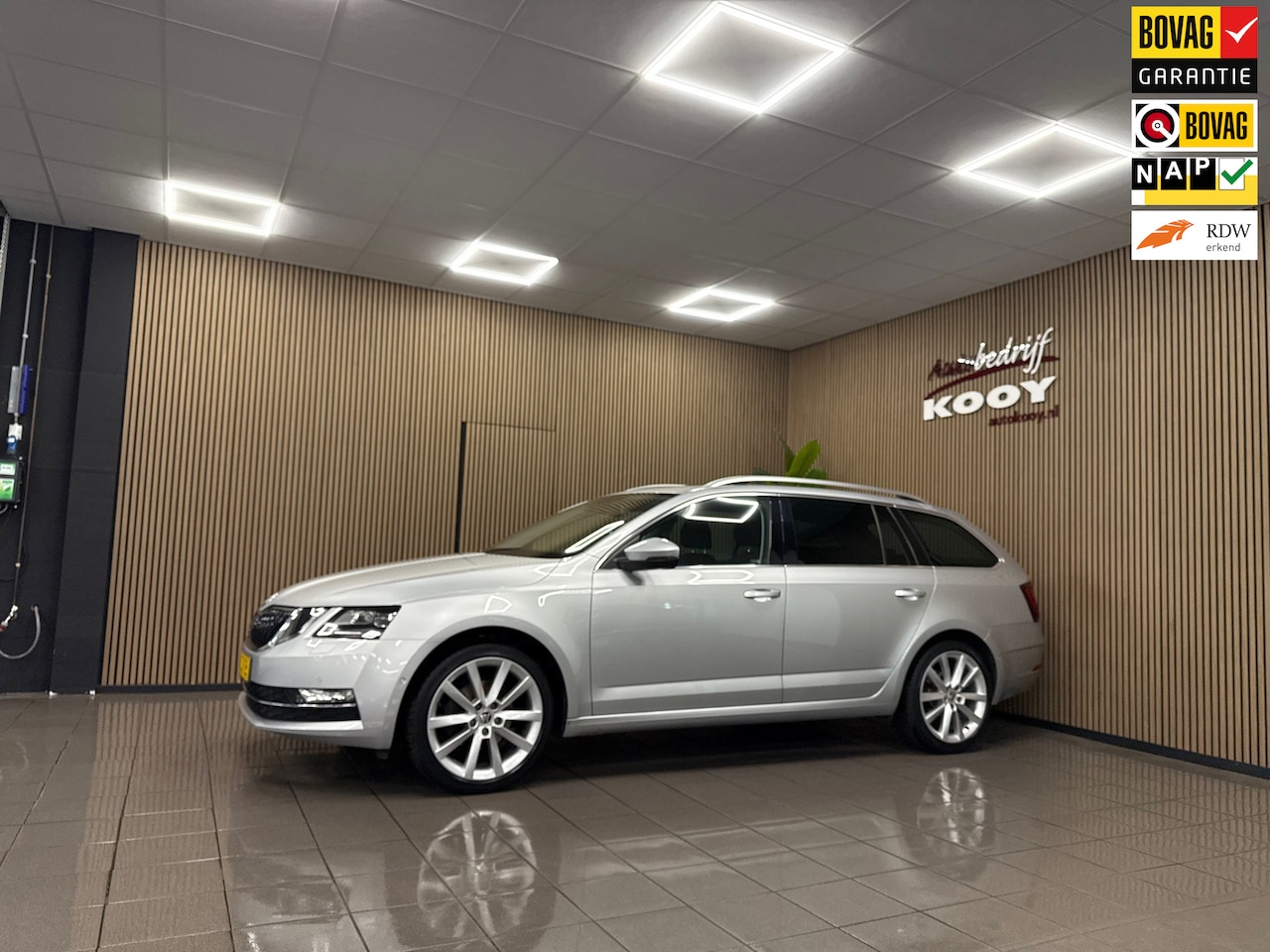 Skoda Octavia Combi - 1.0 TSI Greentech Style Business * Automaat / 1e Eig / Panoramadak / Trekhaak / NL Auto * - AutoWereld.nl
