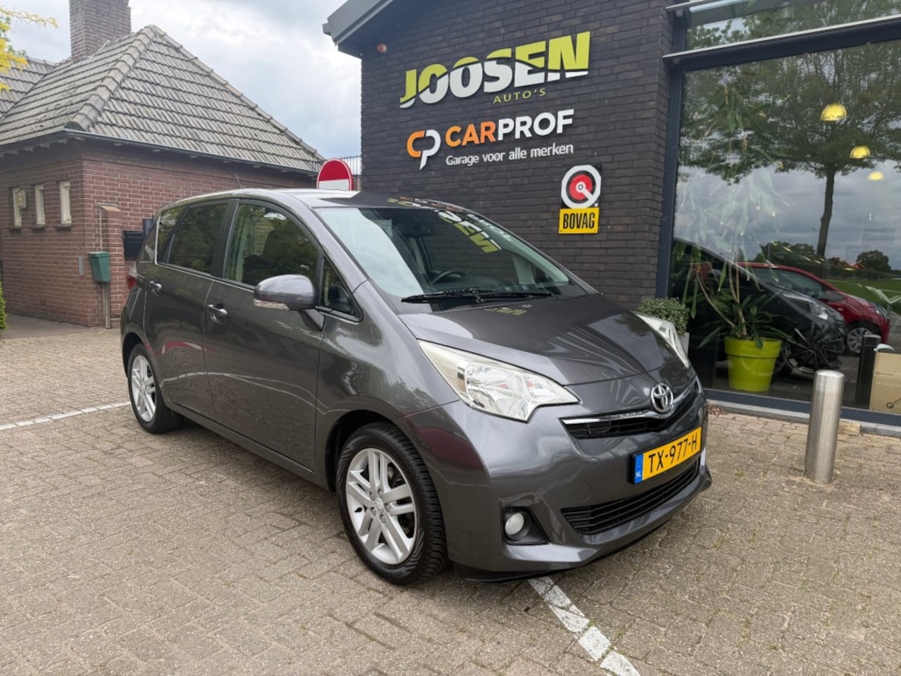 Toyota Verso S - 1.3 VVT-i Dynamic 1.3 VVT-I DYNAMIC - AutoWereld.nl