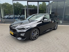 BMW 2-Serie - 220I M-Sport, LED, Schaalstoel, Lane Ass., Carplay, Stoelverw, Camera,