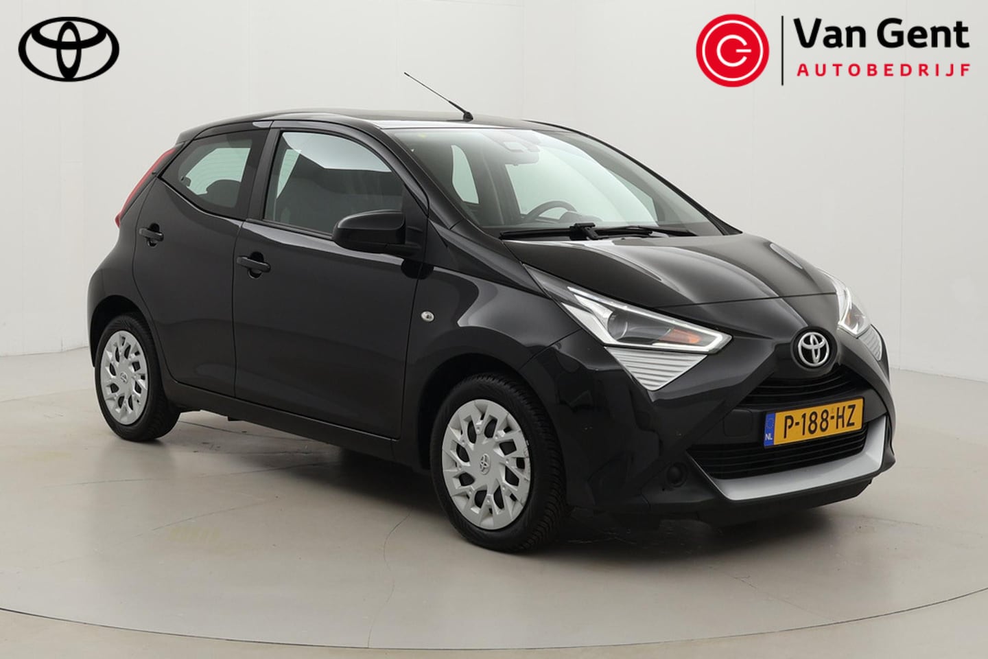 Toyota Aygo - 1.0 VVT-i x-play | Airco | Bluetooth | DAB radio | Rijstrooksensor | Elektrische ramen voo - AutoWereld.nl