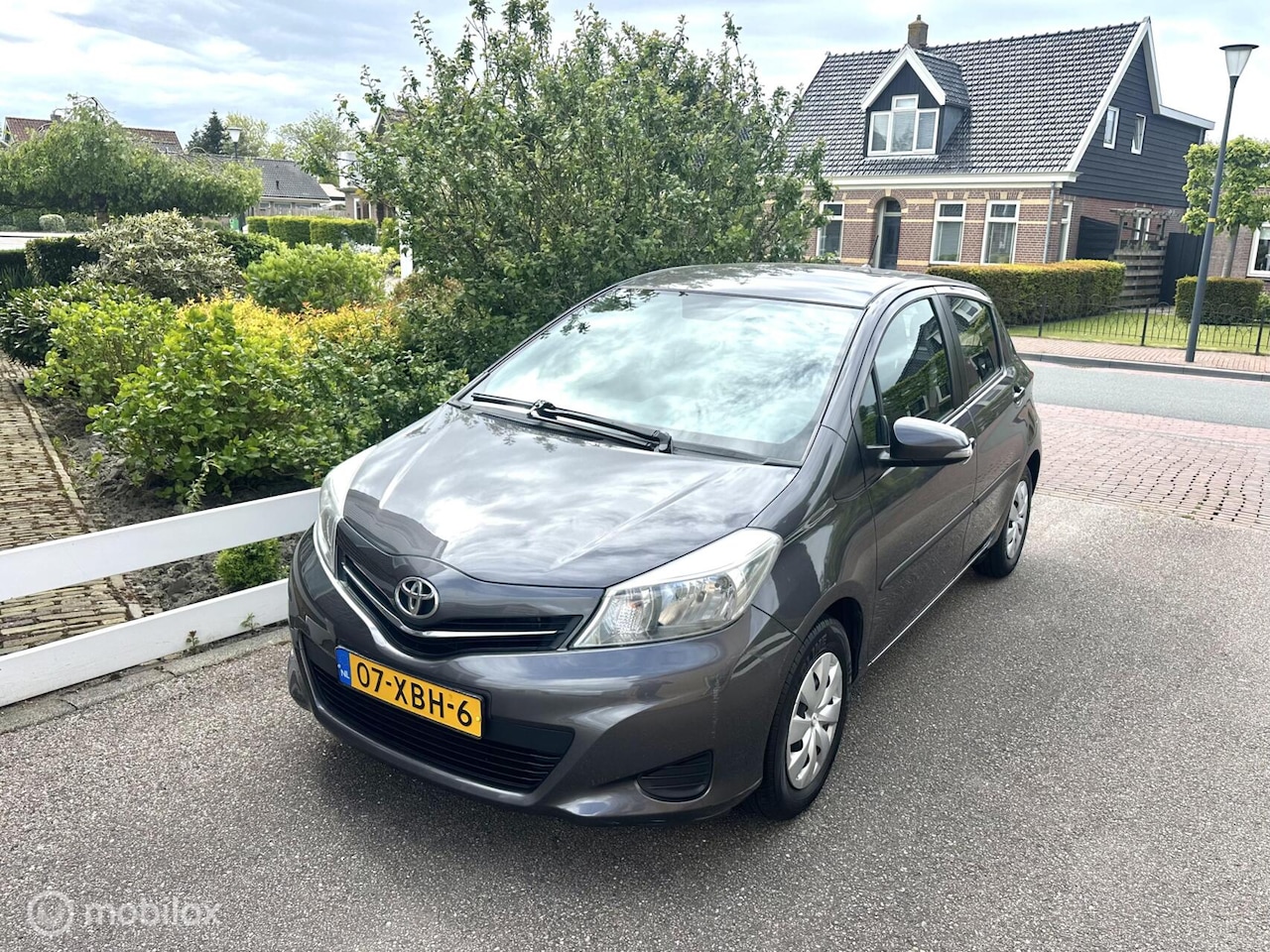 Toyota Yaris - 1.0 VVT-i Comfort 5-DEURS 1E EIGENAAR AIRCO ACHTERUITRIJ CAMERA CRUISE CONTROLE GOED ONDER - AutoWereld.nl