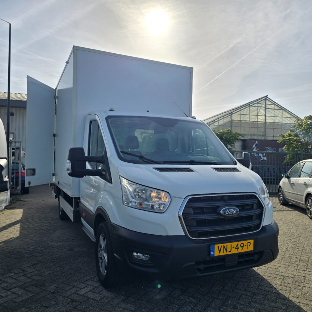 Ford Transit - 2.0 TDCI Skeletal bakwagen met laadklep 1200 kg laadvermogen - AutoWereld.nl