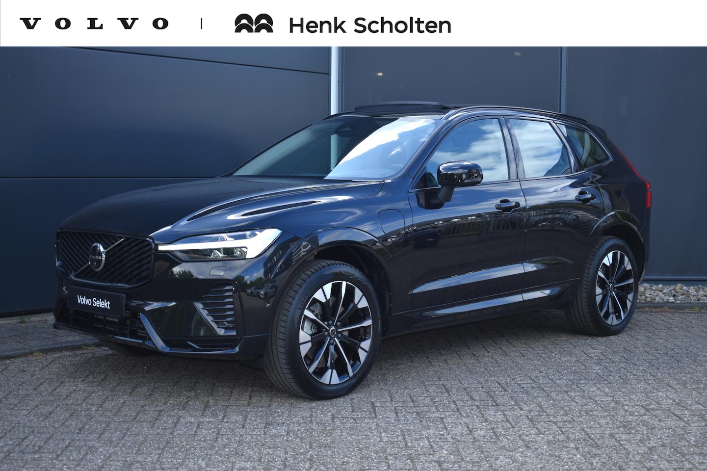 Volvo XC60 - 2.0 T6 Plug-in hybrid AWD Ultra Dark Panorama/schuifdak | 360 camera | Allseason banden | - AutoWereld.nl