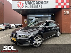 Volkswagen Passat Variant - 1.4 TSI GTE // HALF LEDER-ALCANTARA // ADAPT. CRUISE // SCHUIF-KANTELDAK // KEYLESS // CAM