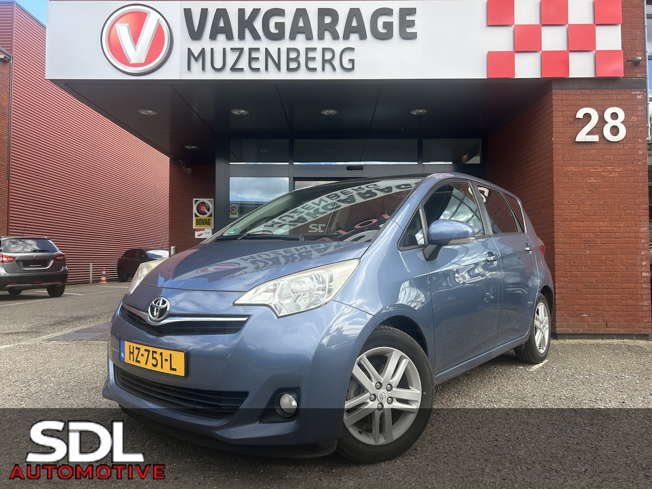 Toyota Verso S - 1.3 VVT-i Dynamic // PANO // CLIMA // CAMERA // LMV // TREKHAAK!! - AutoWereld.nl