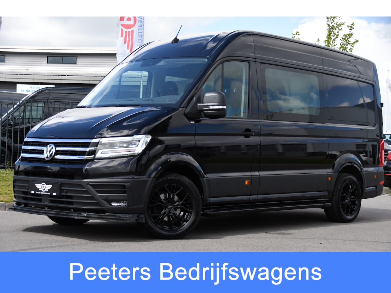 Volkswagen Crafter - 35 2.0 TDI L3H3 DC Black Edition Adaptieve Cruise, Camera, Carplay, 177pk, LED, Automaat, - AutoWereld.nl