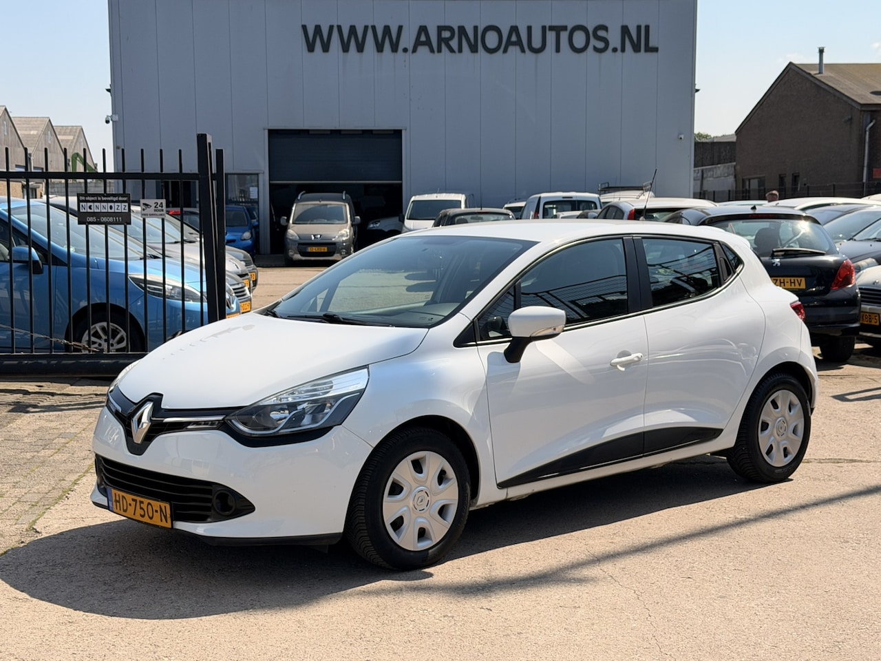 Renault Clio - 0.9 TCe Expression 0.9 TCe Expression 5-DEURS, 117.532 KM NAP, 2E EIGENAAR, AIRCO, CRUISE CONTROL, GROOT NAVI - AutoWereld.nl
