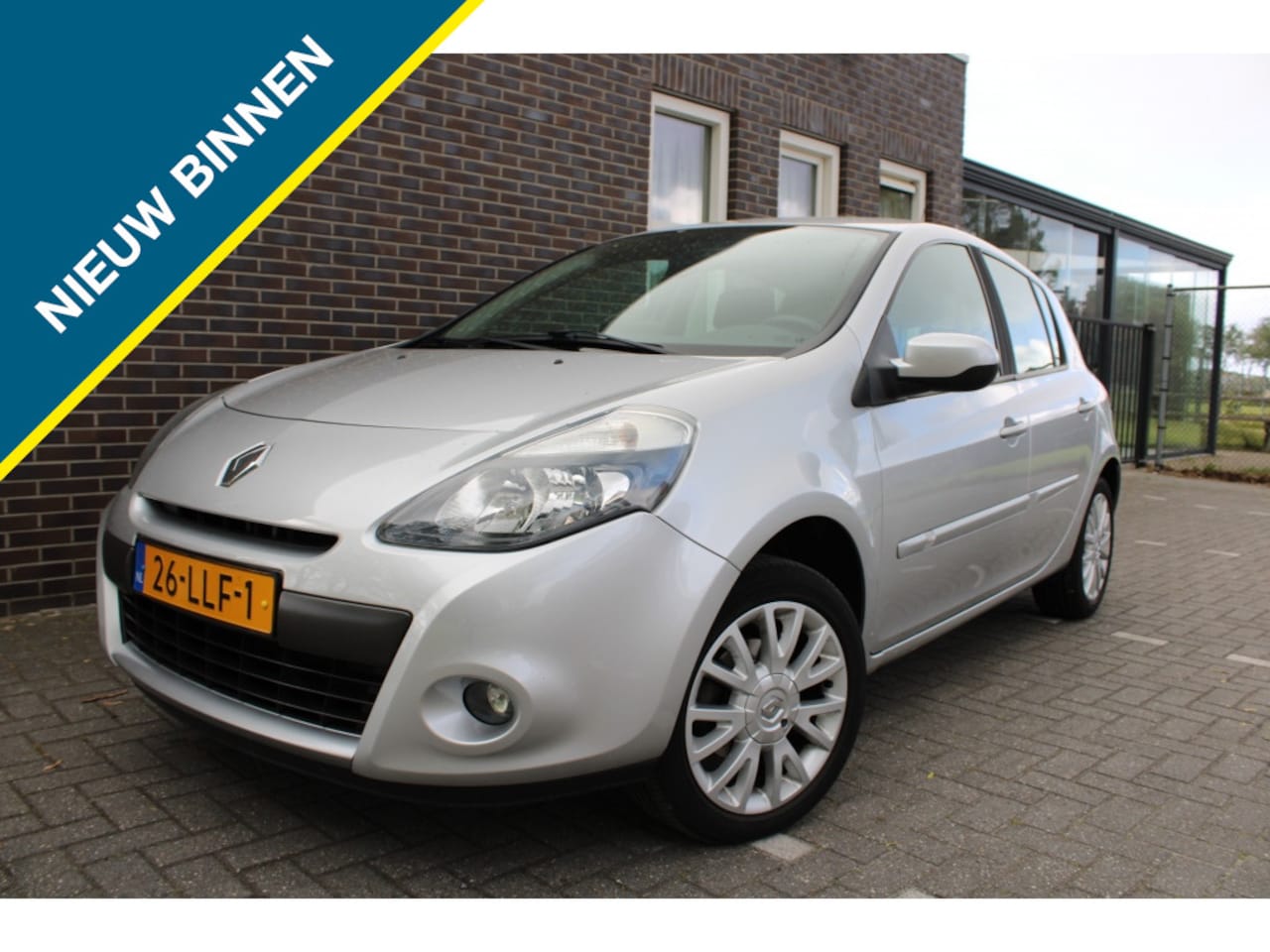 Renault Clio - 1.6 Dynamique-5drs-airco-cruise-autom-lage km stand - AutoWereld.nl