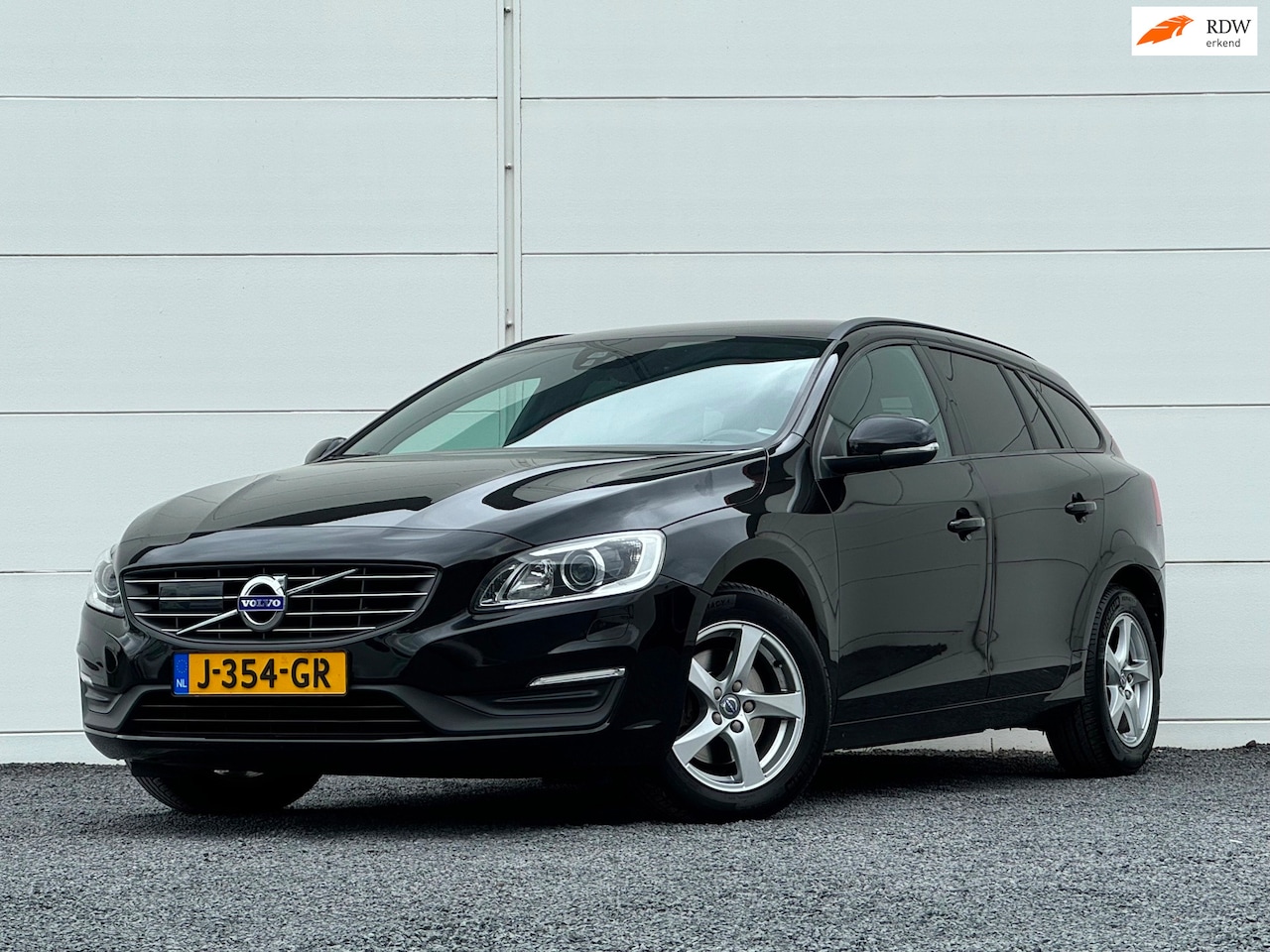 Volvo V60 - 1.5 T3 Polar+ Adapt cruise Stoelverwarming voor+achter Trekhaak Stuurverwarming 152 PK Ond - AutoWereld.nl