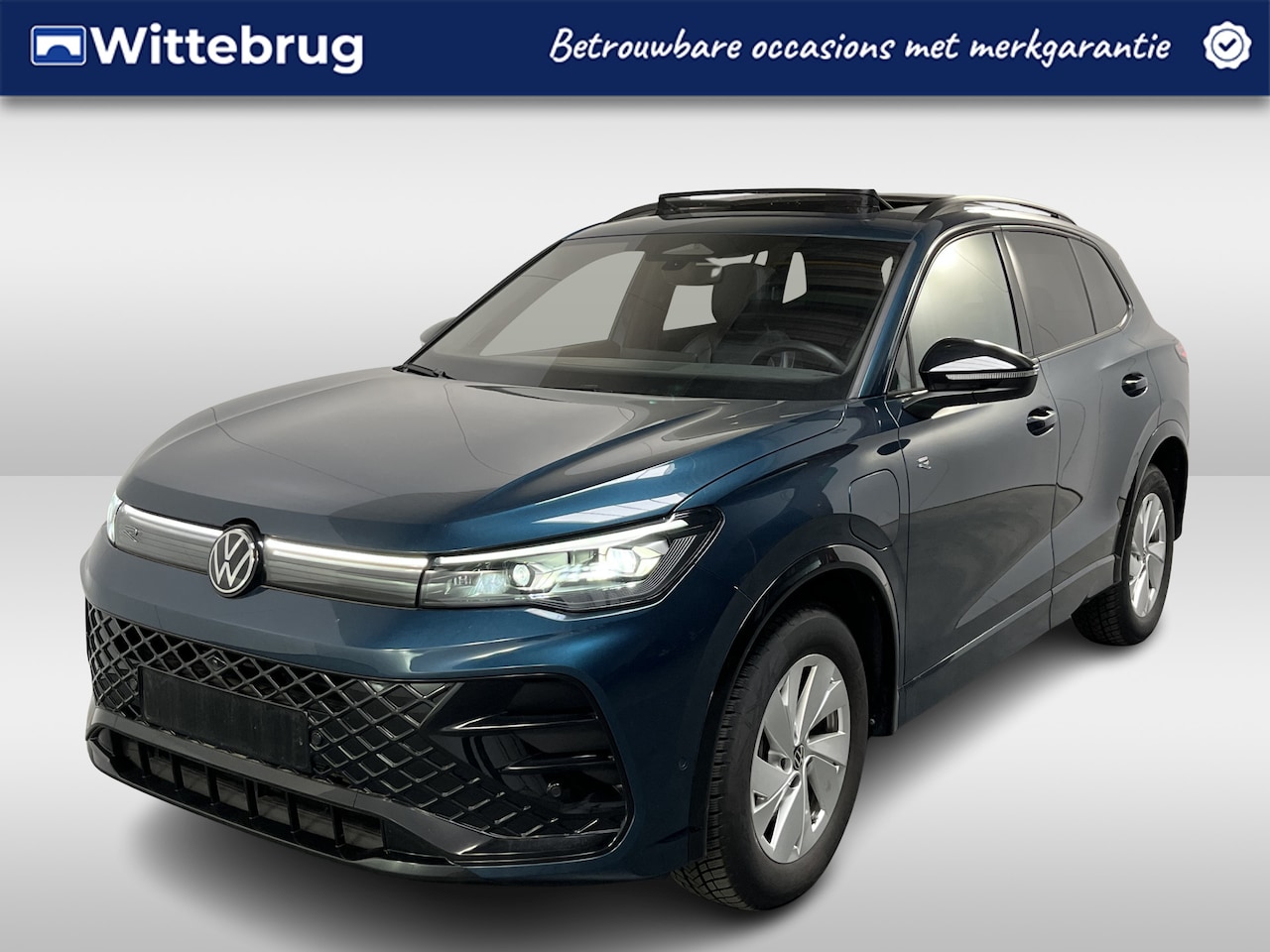 Volkswagen Tiguan - 1.5 eHybrid R-Line / AUTOMAAT/ 272 PK/ GARANTIE TM 06-2030/ PANO/ TREKHAAK/ STOELVENTILATI - AutoWereld.nl