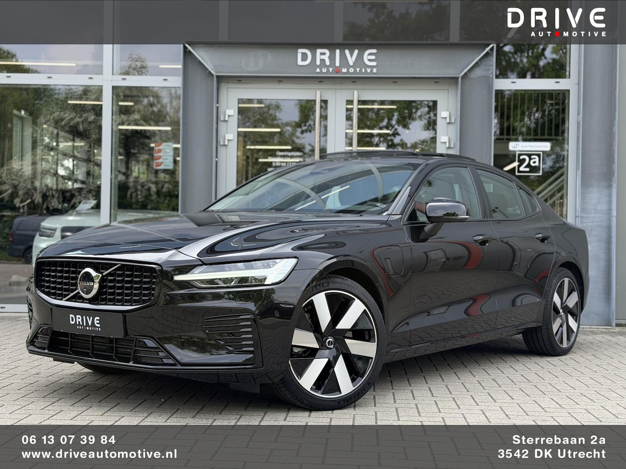 Volvo S60 - 2.0 Recharge T8 AWD 455PK Plus Bright |Schuif/kantel dak|H/K|360Cam|AutoPilot - AutoWereld.nl