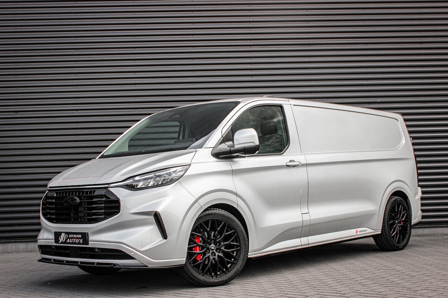 Ford Transit Custom - 320 2.0 TDCI L2H1 Limited 170PK JB- EDITION / DRIVER ASSISTANCE PACK / 3- ZITS / MY2024 / - AutoWereld.nl