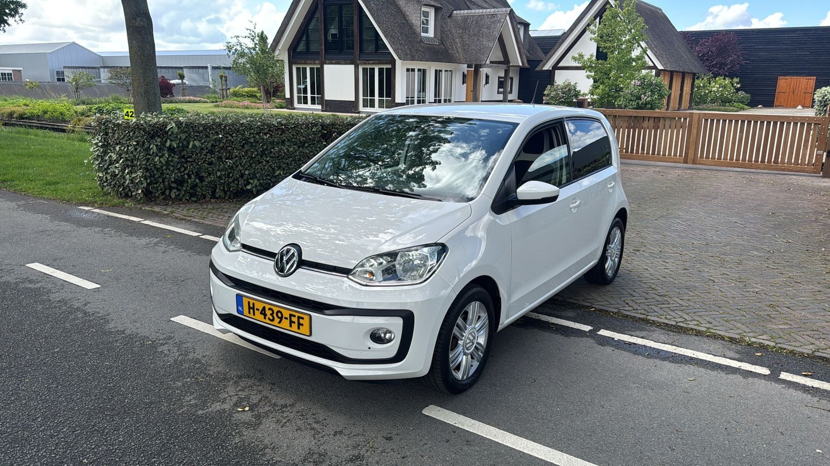 Volkswagen Up! - 1.0 BMT high up! 114.000 Km AIRCO 5 DEURS WIT 2019 - AutoWereld.nl