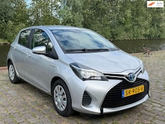 Toyota Yaris - 1.5 Hybrid Lease Automaat 2e eigenaar dealer onderhouden navigatie elektrische ramen cv op