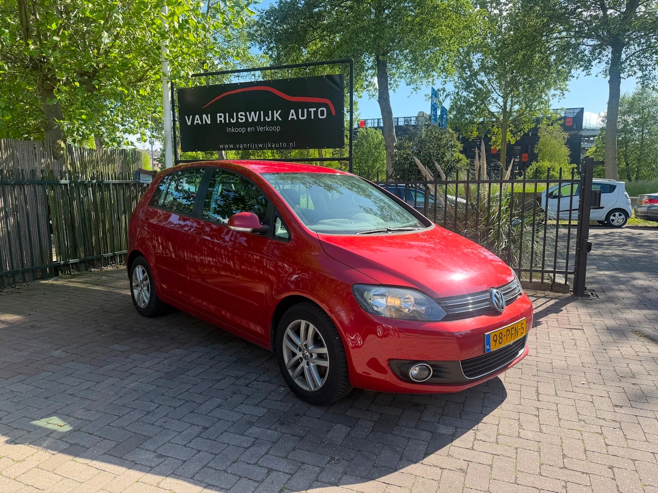 Volkswagen Golf Plus - 1.6 TDI Highline BlueMotion Clima Nav Pdc Trekh - AutoWereld.nl