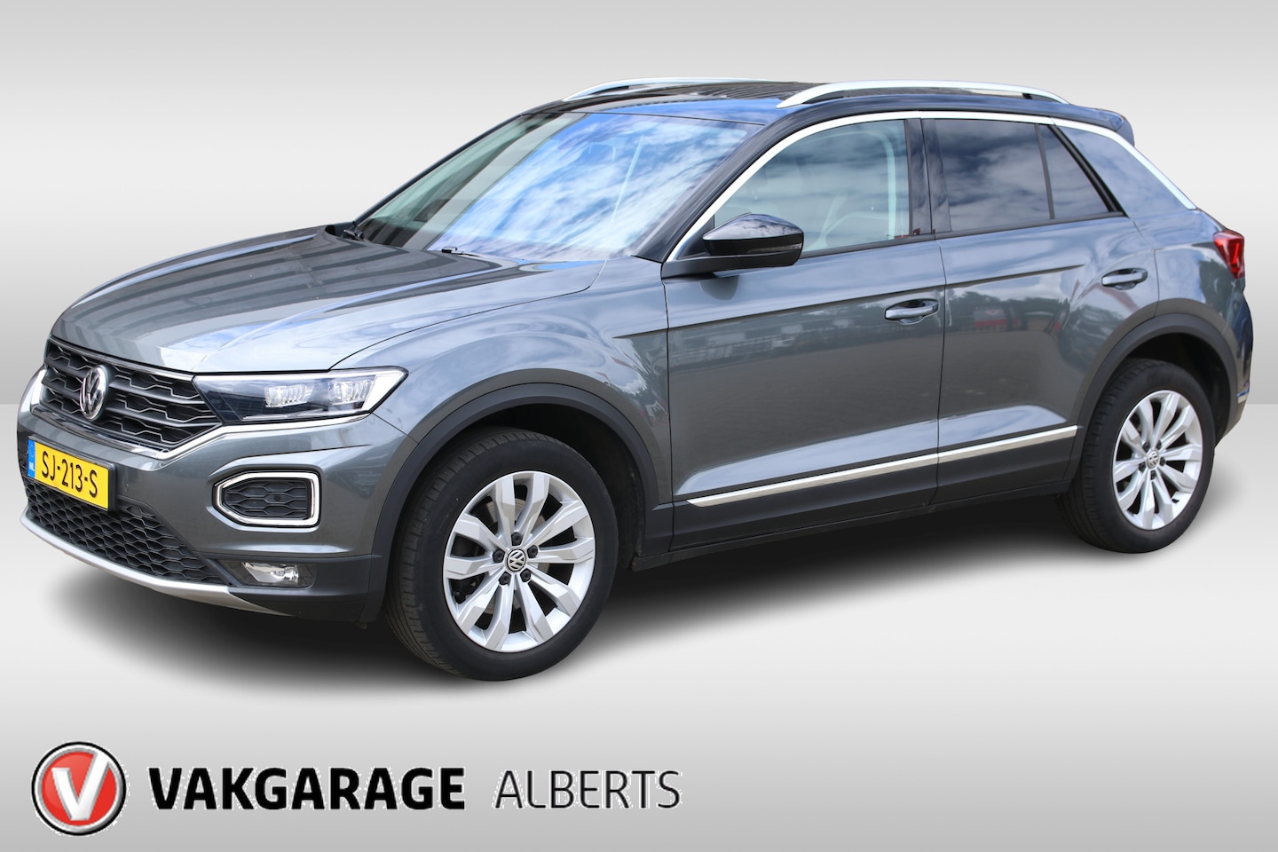 Volkswagen T-Roc - 1.5 TSI Sport / Navi / Apple Carplay / Panoramadak - AutoWereld.nl