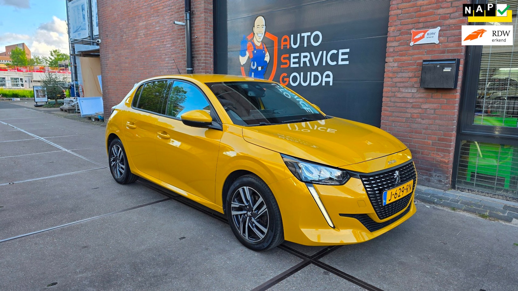 Peugeot 208 - 1.2 PureTech Allure l NAP l Carplay l virtual cockpit - AutoWereld.nl