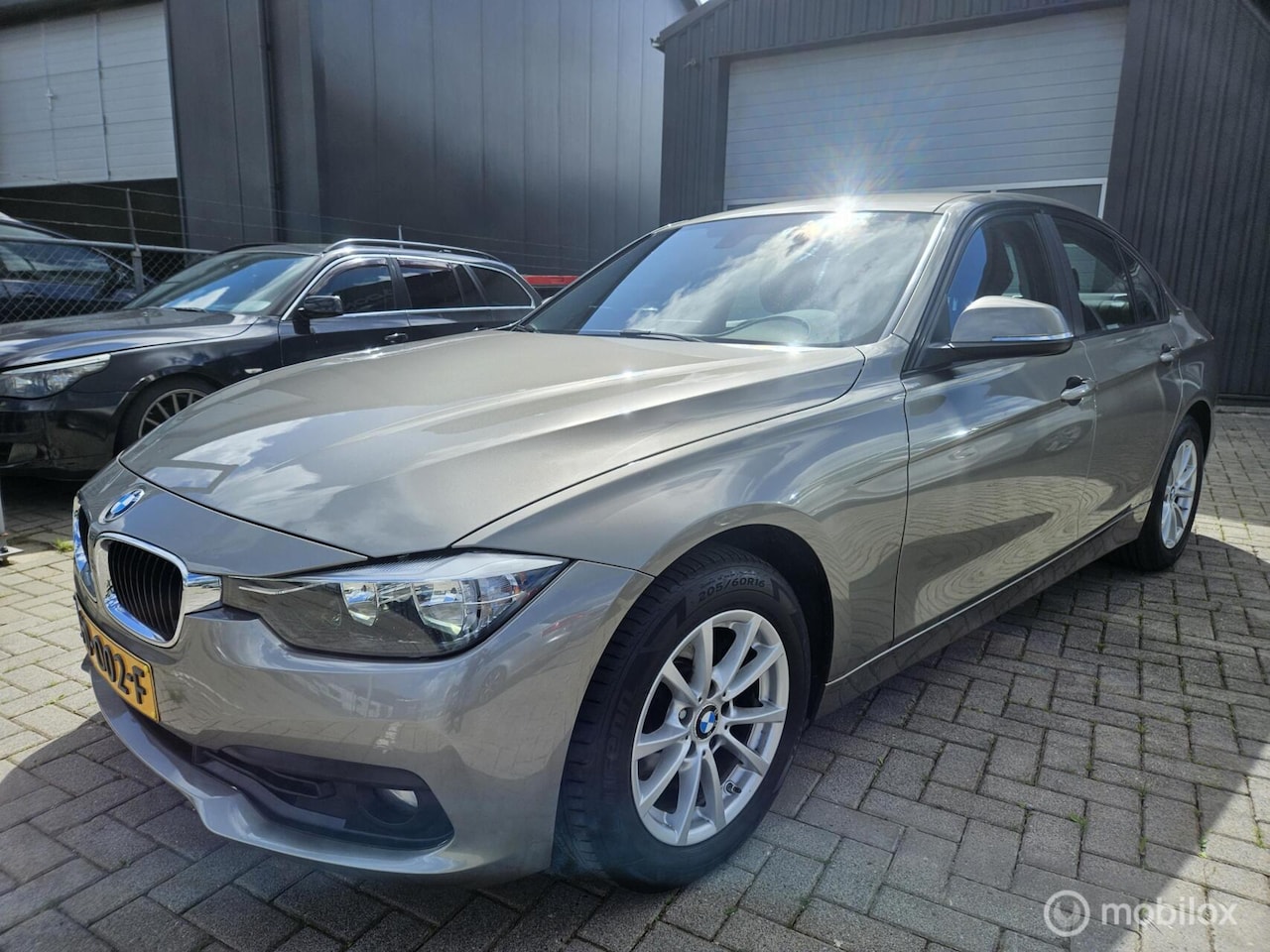 BMW 3-serie - 318i Essential AIRCO/CRUISE CONTROL/NAVI APK 05/2027 - AutoWereld.nl