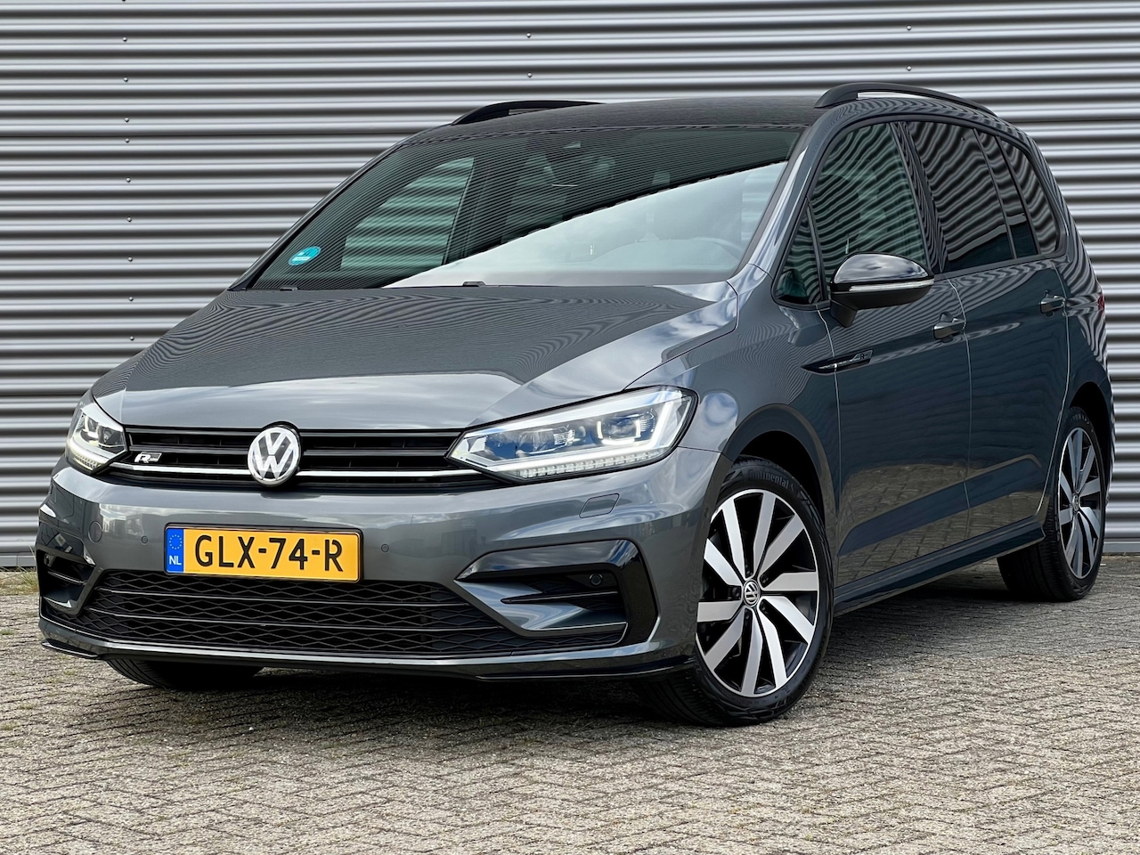 Volkswagen Touran - 1.5 TSI Highline Business R 7P. | 2X R-Line | Dynamisch onderstel | Black Style | Camera - AutoWereld.nl