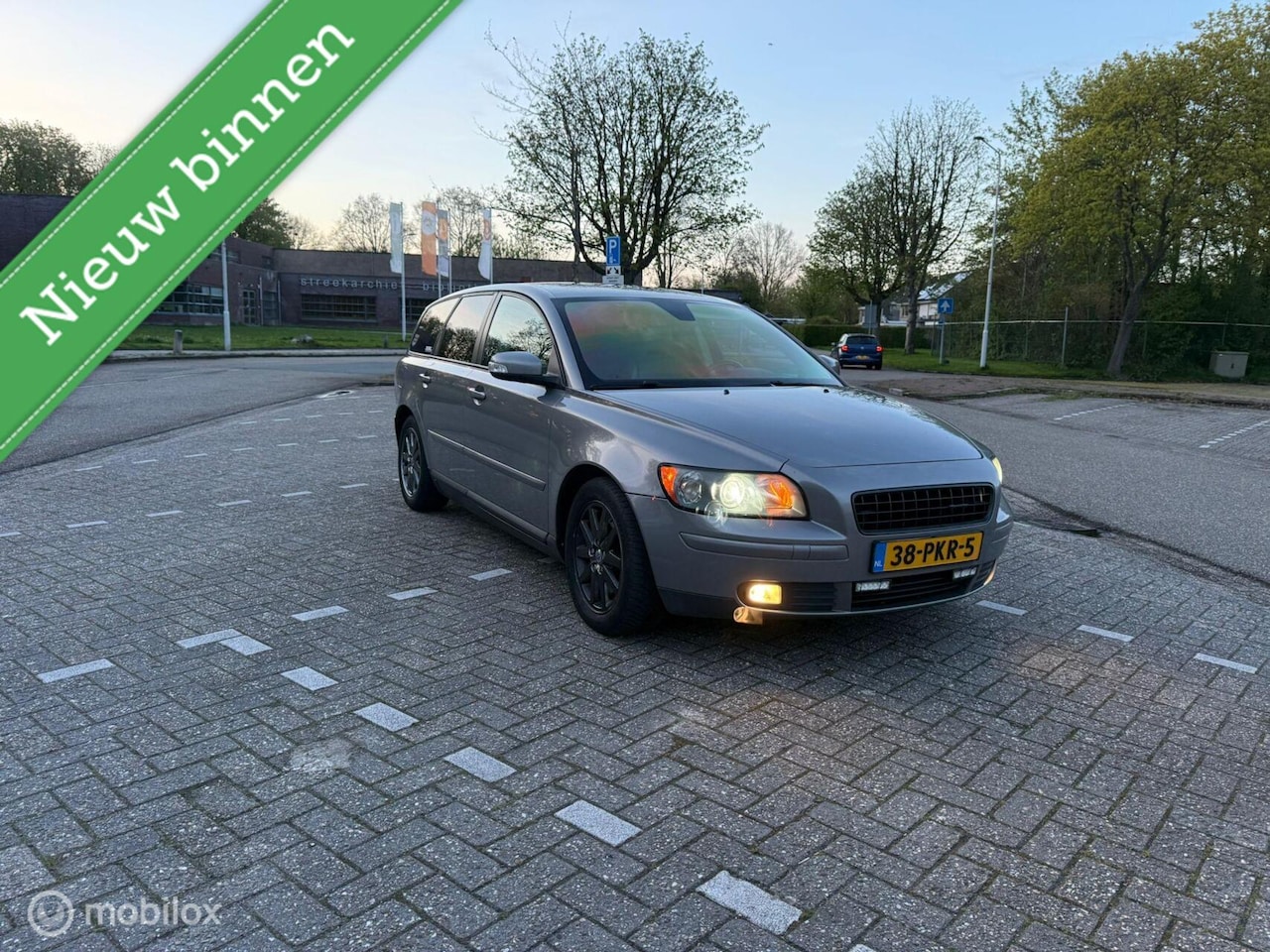Volvo V50 - 2.4 D5 Edition II Sport 2.4 D5 Edition II Sport - AutoWereld.nl
