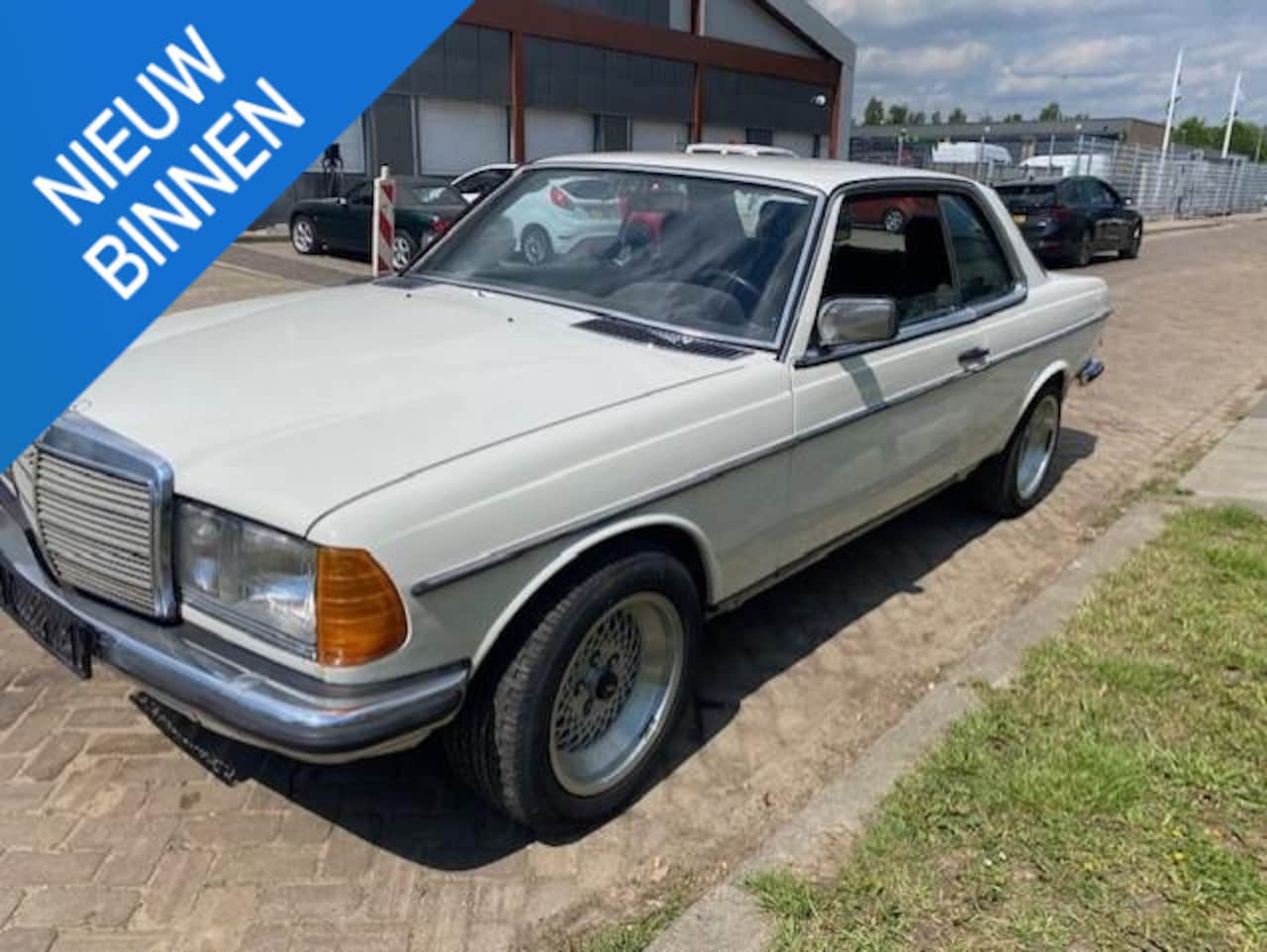 Mercedes-Benz 200-280 (W123) - 230 C 230 C - AutoWereld.nl