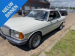 Mercedes-Benz 200-280 (W123) - 230 C
