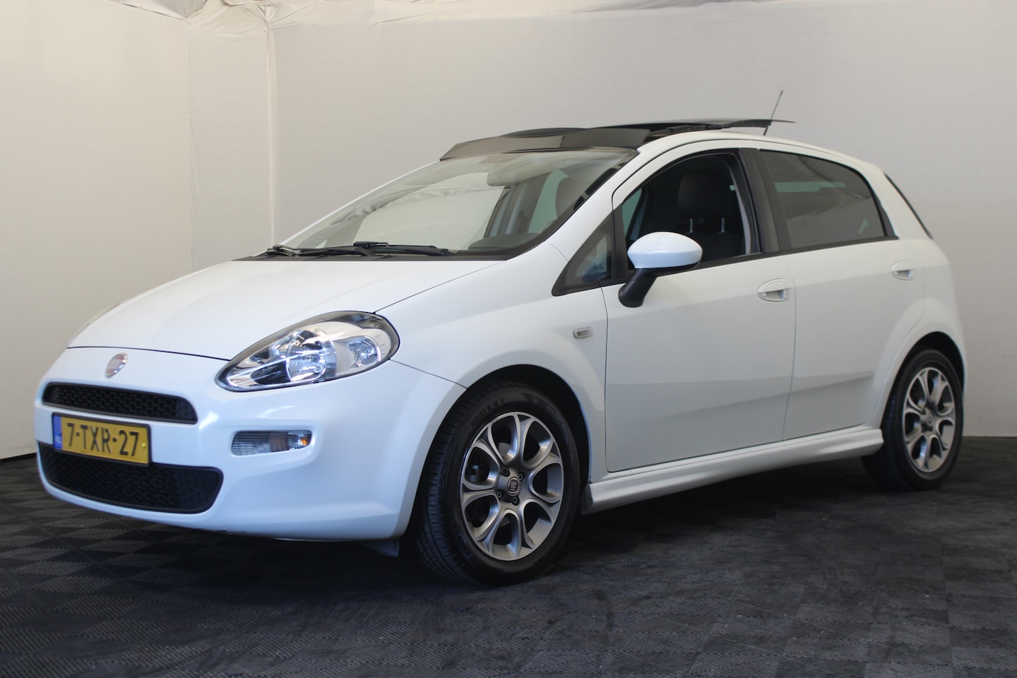 Fiat Punto Evo - 0.9 TwinAir Street |Pano| - AutoWereld.nl