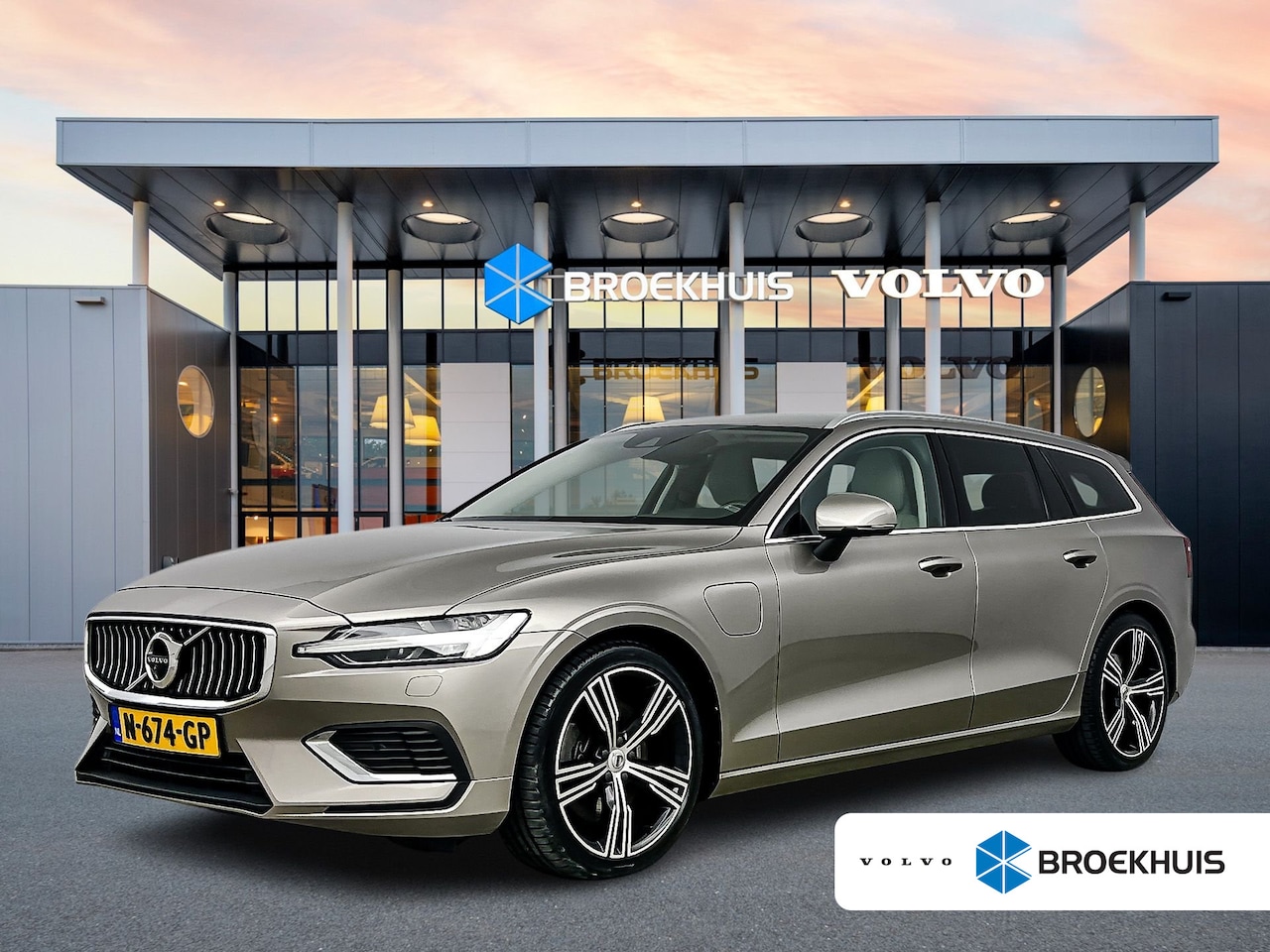 Volvo V60 - T6 Recharge Inscription | 19" | Trekhaak | Harman Kardon | 360 Camera | Full LED | Adaptie - AutoWereld.nl
