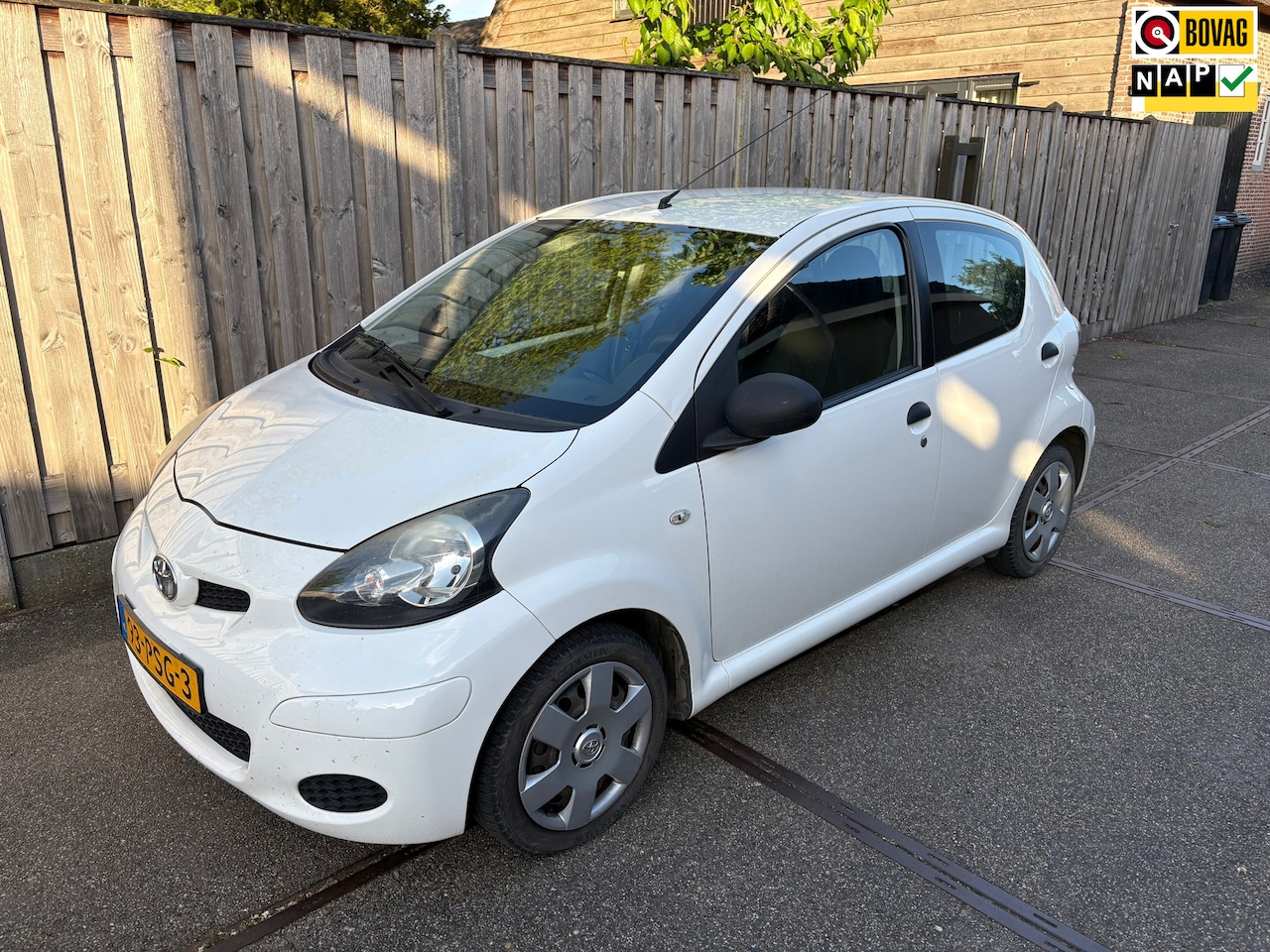 Toyota Aygo - 1.0-12V Access 1.0-12V Access - AutoWereld.nl