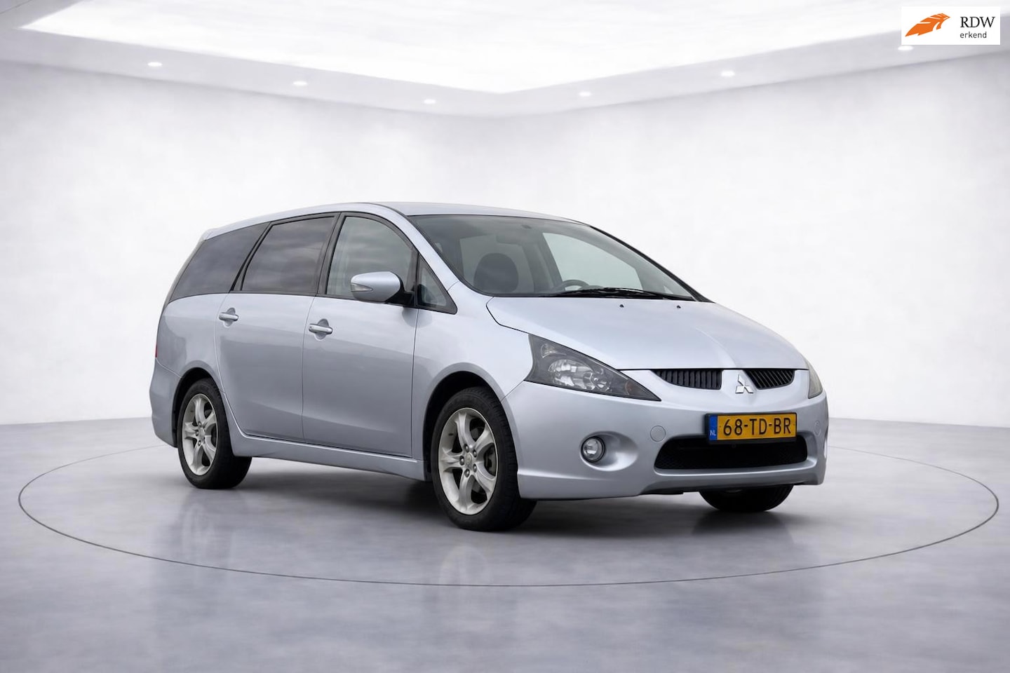 Mitsubishi Grandis - 2.4-16V Intense 6p.|cruise|PDC|airco|automaat - AutoWereld.nl