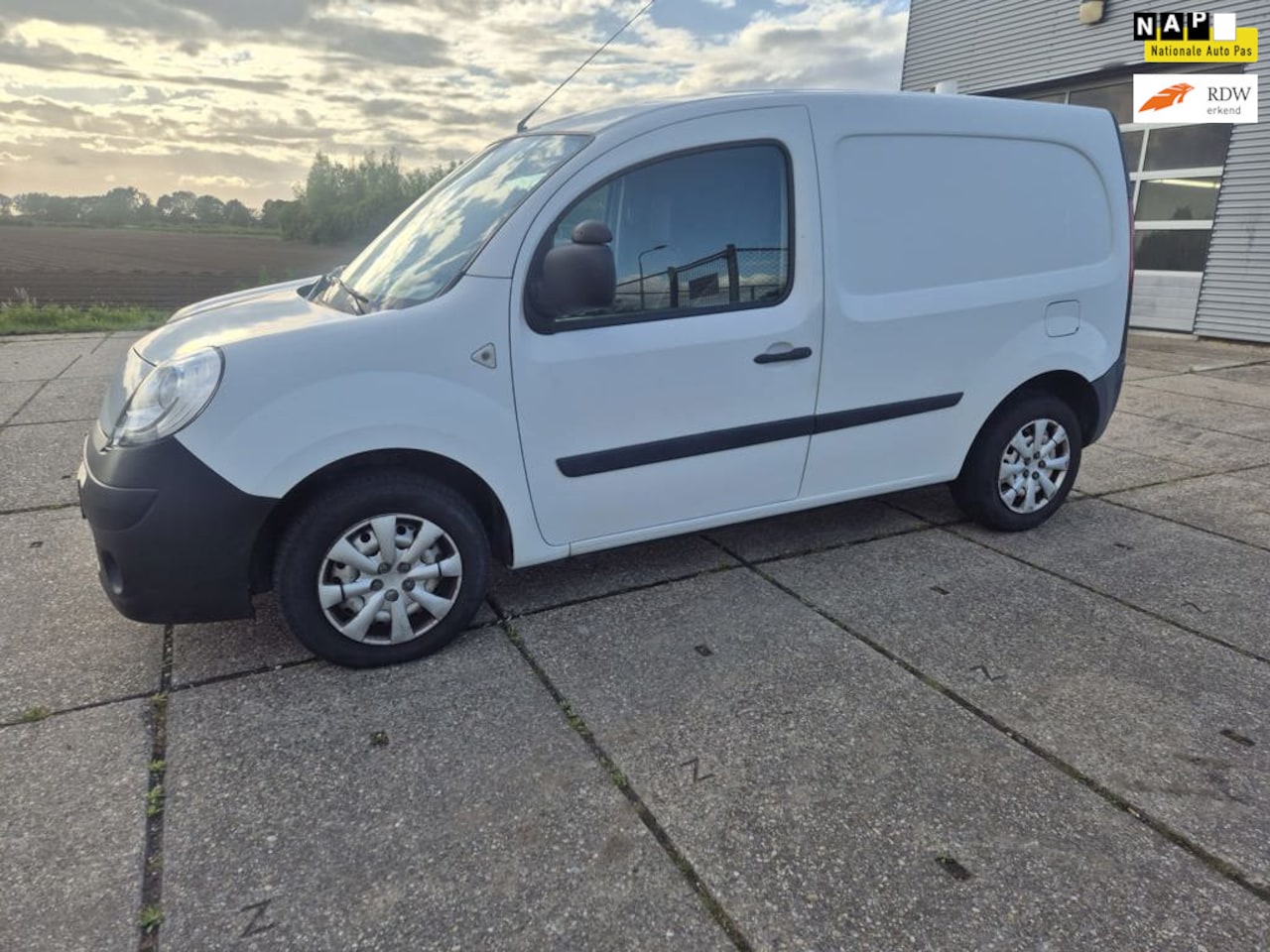 Renault Kangoo Express - Maxi – 1.5 dCi – Airco – NAP – Trekhaak – Schuifdeur - AutoWereld.nl