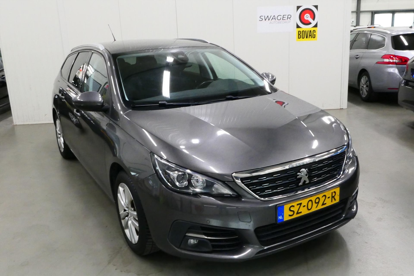Peugeot 308 - 1.2 PureTech Blue Lease Executive 1.2 PureTech 110pk Blue Lease Executive - AutoWereld.nl