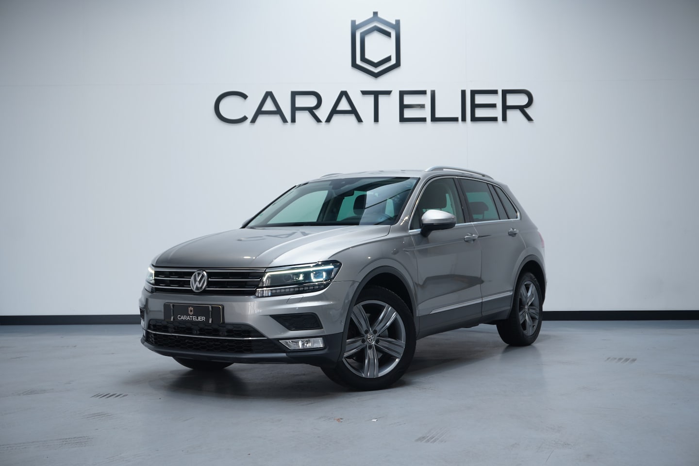 Volkswagen Tiguan - 2.0 TSI 4Motion Highline / Head Up / Trekhaak - AutoWereld.nl