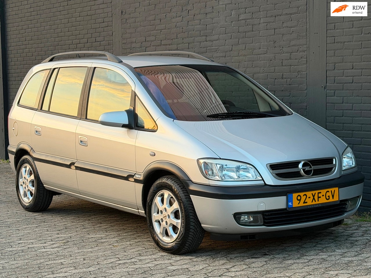 Opel Zafira - 1.6-16V Elegance AIRCO 7persoons TREKHAAK NIEUW APK NAP - AutoWereld.nl