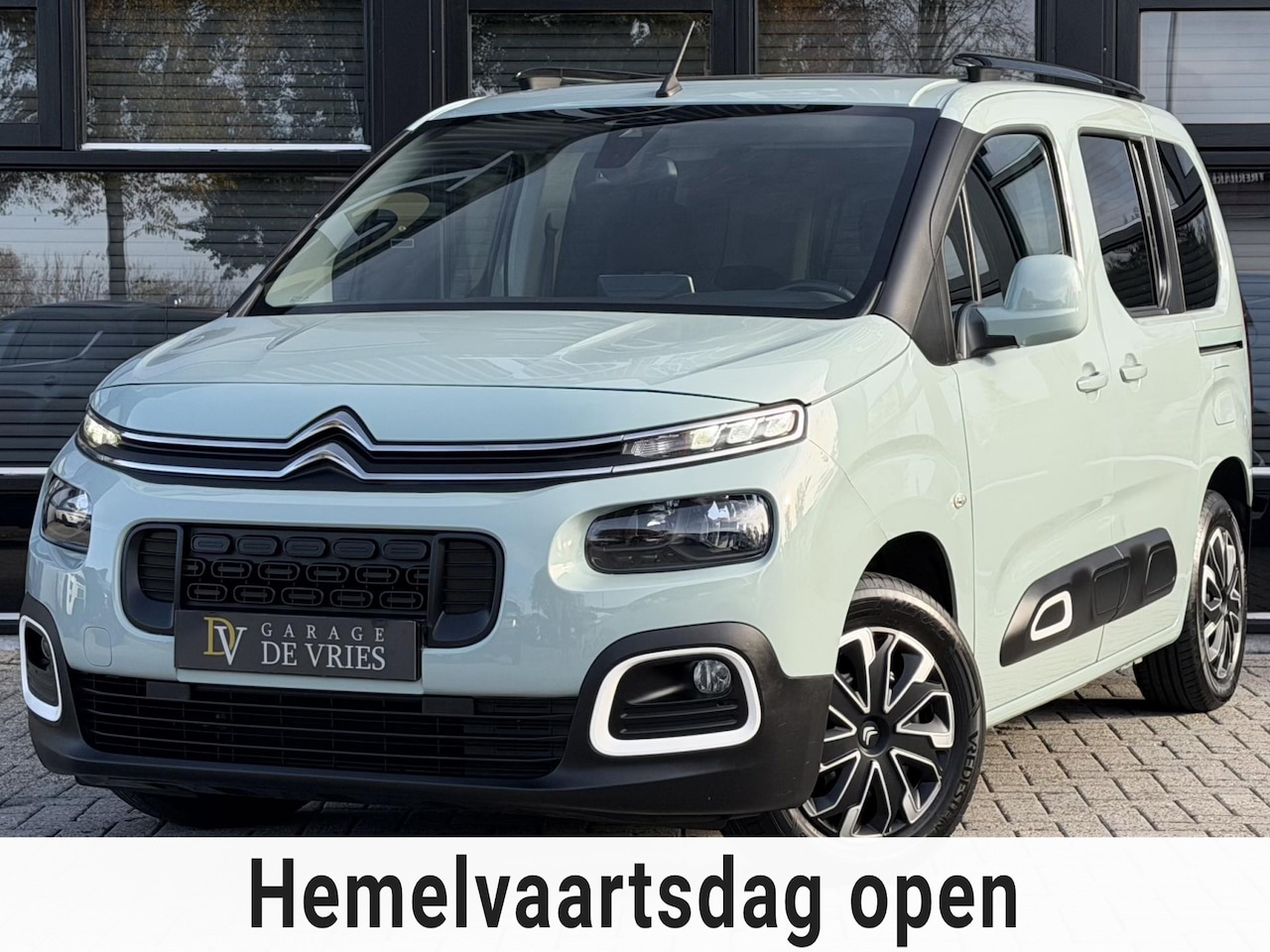 Citroën Berlingo - 1.2 PureTech Shine Panoramadak CarPlay PDC Garantie - AutoWereld.nl