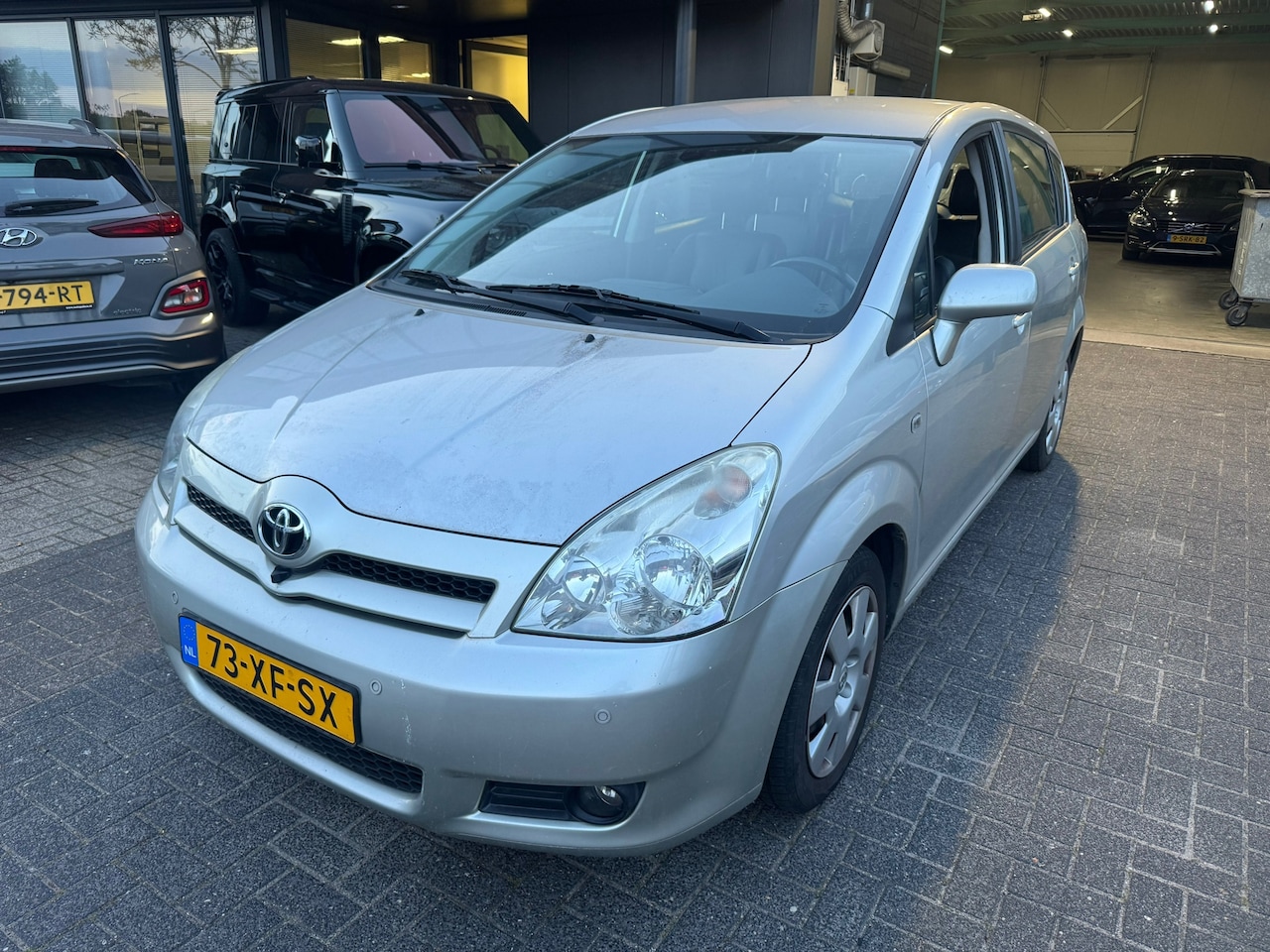 Toyota Verso - 1.8 VVT-i Sol 7PERS AUTOMAAT LEDER CLIMA TREKHAAK PARKEERSENSOREN ORIG NL NAP - AutoWereld.nl