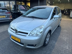 Toyota Verso - 1.8 VVT-i Sol 7PERS AUTOMAAT LEDER CLIMA TREKHAAK PARKEERSENSOREN ORIG NL NAP