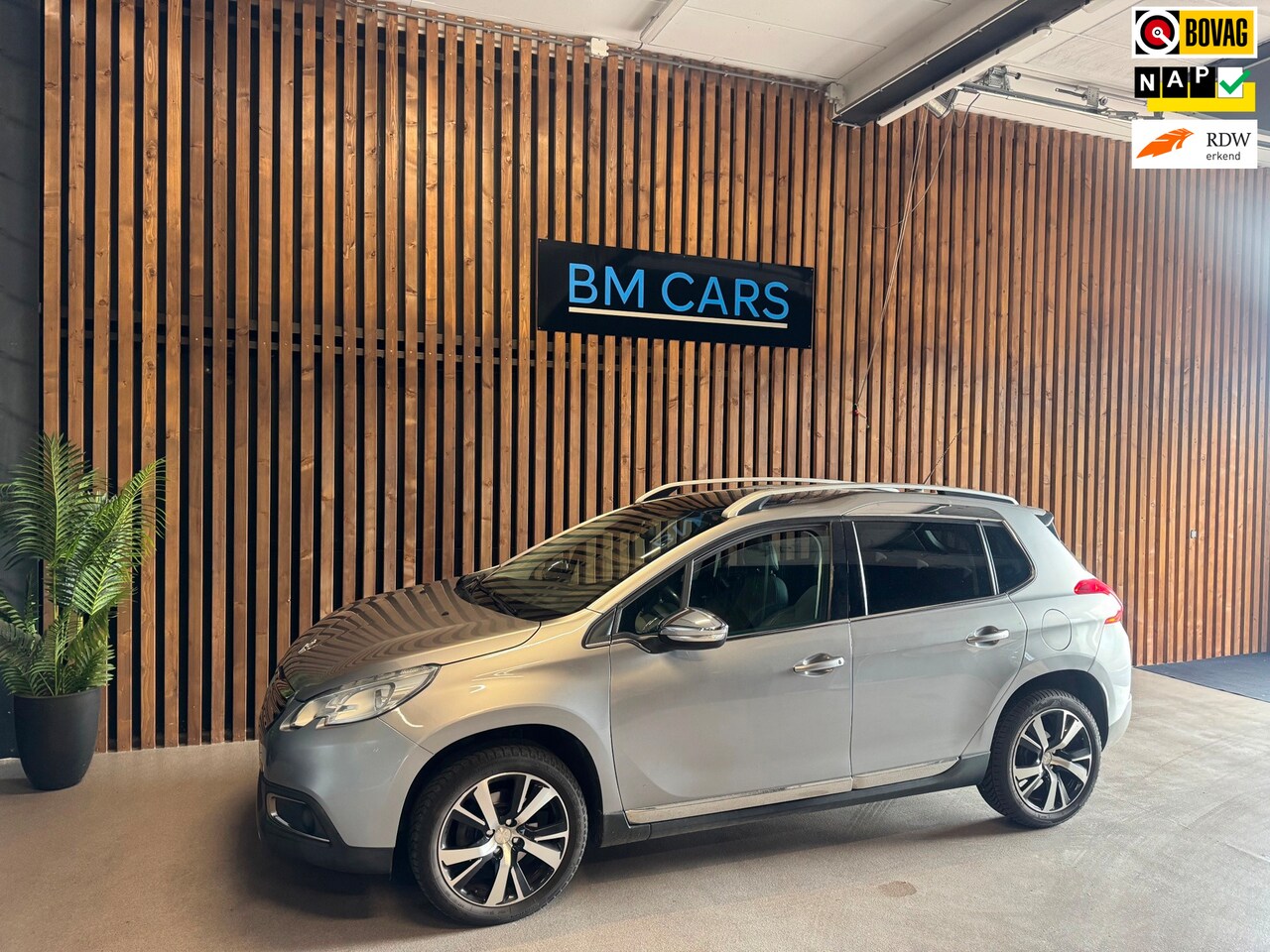 Peugeot 2008 - 1.6 VTi Féline Panodak, Navigatie, Half leer - AutoWereld.nl