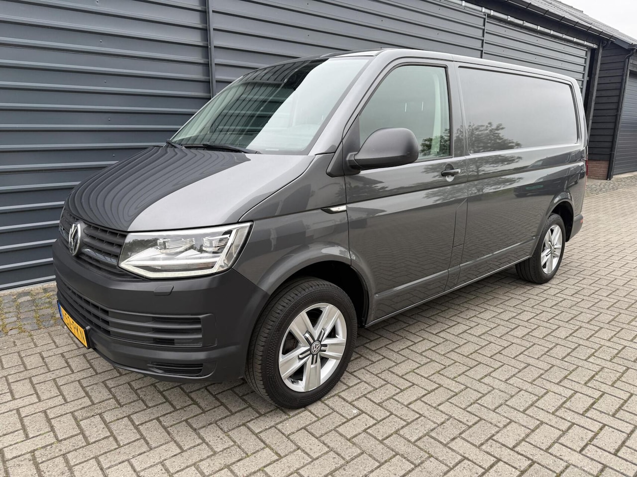 Volkswagen Transporter - 2.0 TSI 4Motion Led Lampen V+A Airco LM - AutoWereld.nl